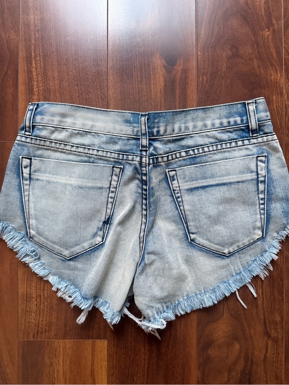Tobi Cut Off Distressed Light Denim Jean Shorts / Size 25 / Worn Once! 🩵